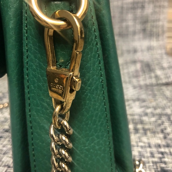Gucci emerald interlocking leather crossbody bag. - Picture 3 of 5
